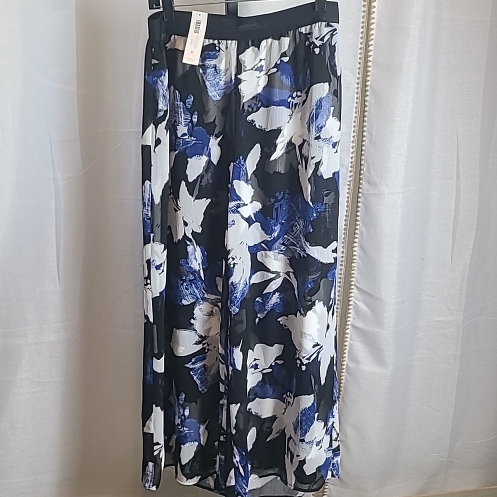 CHICO’S Lovely flowers Sheer overlay pant Wide Leg Size 0. New